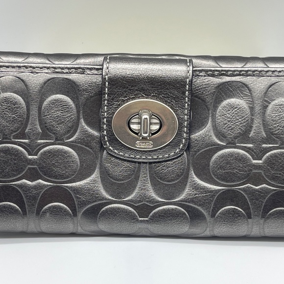 Coach Hampton Leather Shoulder Bag with Matching Zipper Pouch and Wallet - Picture 3 of 15